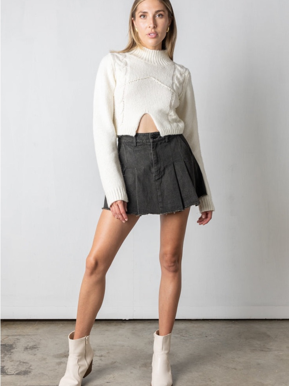Vestique Cream Cropped Cable Knit Sweater